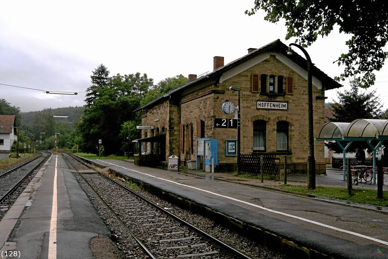 Bahn 128.jpg - Haltepunkt Hoffenheim an der Elsenztalbahn von Heidelberg nach Bad Friedrichshall-Jagstfeld.